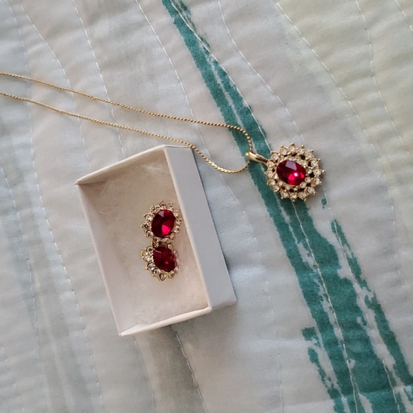 Beautiful Faux Ruby Necklace and earring set ✨️ - Picture 6 of 12